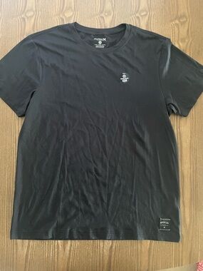 Hurley Black Short-Sleeve Crew Tee with Small Logo size large